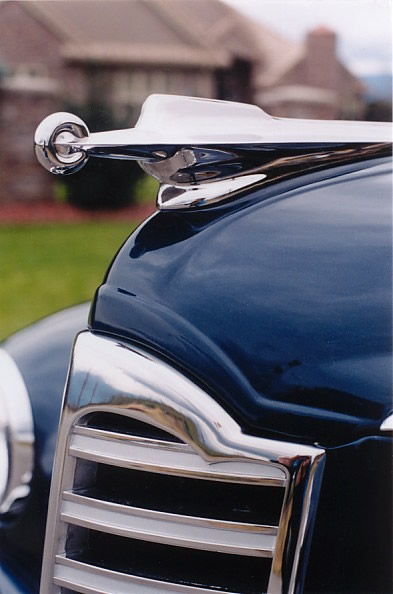 Imposing Super Clipper hood ornament. This car cost $2,772 new in 1947.